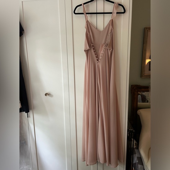 Gorgeous button detail backless dress - Picture 2 of 5